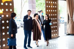 北京紫檀博物馆馆长陈丽华女士莅临崇德堂参观